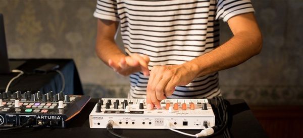 Синтезатор ARTURIA MicroFreak Vocoder.jpg 1536.jpg