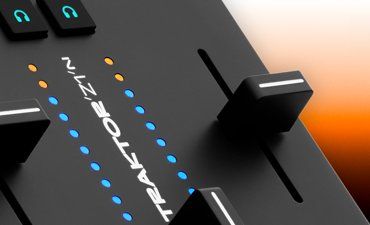 NATIVE INSTRUMENTS TRAKTOR KONTROL Z1 MK2.jpg 1454.jpg
