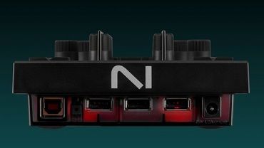 NATIVE INSTRUMENTS TRAKTOR KONTROL X1 MK3.jpg 1435.jpg