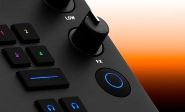 NATIVE INSTRUMENTS TRAKTOR KONTROL Z1 MK2.jpg 1451.jpg
