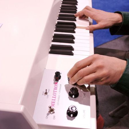 800px-Mellotron.jpg 800px-Mellotron.jpg