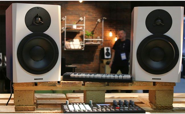 Dynaudio-LYD-5-5.jpg Dynaudio-LYD-5-5.jpg