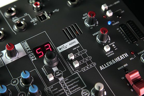 ZEDi-10FX-CloseUp-USB.jpg ZEDi-10FX-CloseUp-USB.jpg