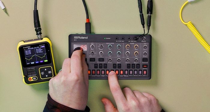 ROLAND S-1.jpg 1413.jpg