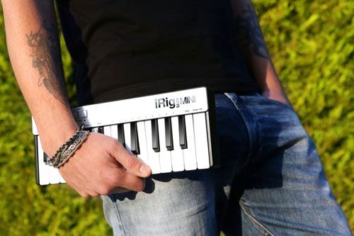 ikc-L-iRig_Keys_MINI_0U6A5296_r.jpg