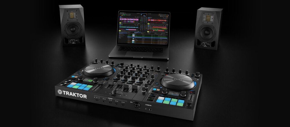 NATIVE INSTRUMENTS TRAKTOR KONTROL S4 MK3.jpg 1412.jpg
