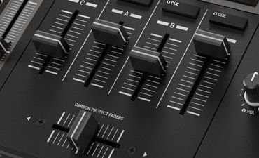 DJ контроллер NATIVE INSTRUMENTS TRAKTOR KONTROL S4 MK3.jpg 1404.jpg
