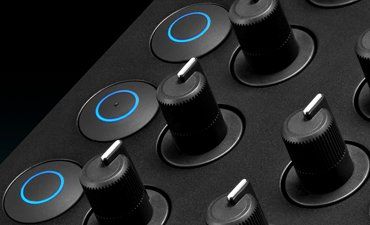 NATIVE INSTRUMENTS TRAKTOR KONTROL X1 MK3.jpg 1426.jpg