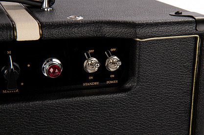 Гитарный усилитель CORT CMV15H-EU