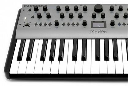 Синтезатор Modal Carbon8