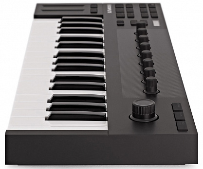 NATIVE INSTRUMENTS KOMPLETE KONTROL M32
