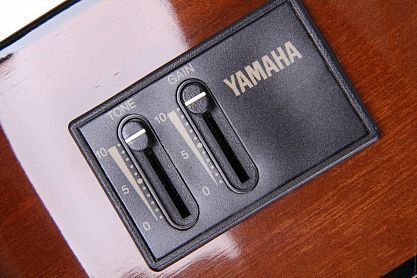 ЭЛЕКТРОАКУСТИЧЕСКАЯ ГИТАРА YAMAHA CX40